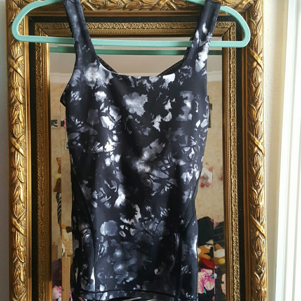 Lululemon top